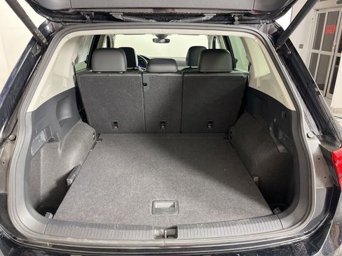Used 2024 Volkswagen Tiguan SE image 11