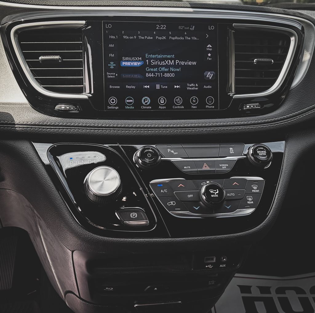 Used 2019 Chrysler Pacifica Limited w/ S Appearance Package FWD image 13