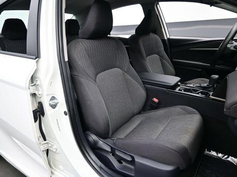 Used 2025 Toyota Camry LE FWD image 13