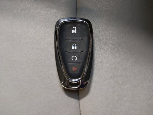 Used 2021 Chevrolet Trax LT w/ Premium Seat Package FWD image 32