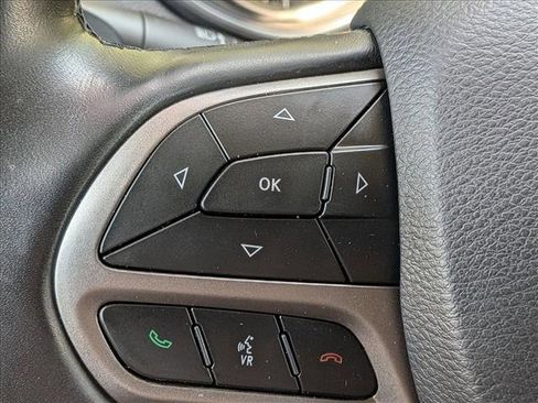 Used 2020 Jeep Cherokee Limited AWD/4WD image 16