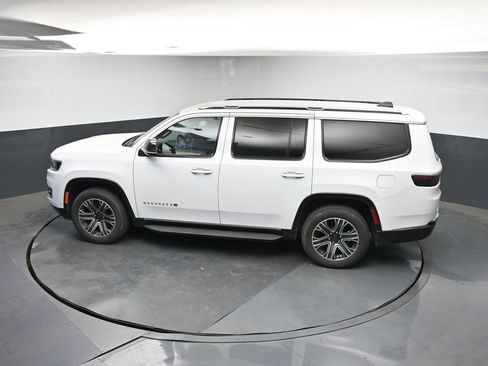 Used 2024 Jeep Wagoneer Series II w/ Flexible Seating Group image 19