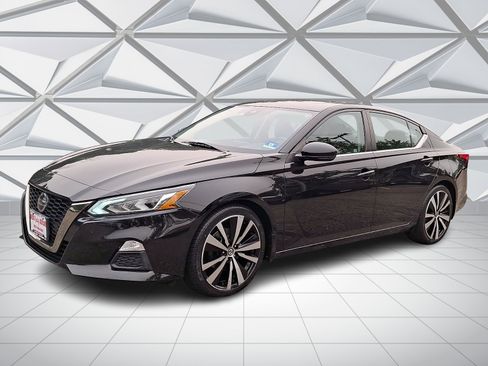 Used 2020 Nissan Altima 2.5 SR w/ Premium Package FWD image 5