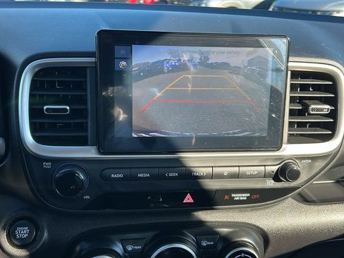 Used 2024 Hyundai Venue SEL image 15