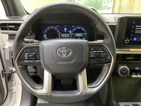 Used 2025 Toyota Tacoma TRD Off-Road image 31