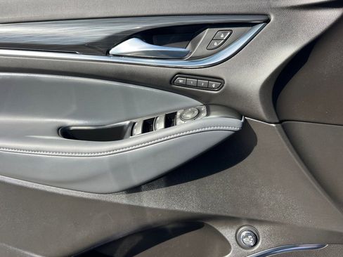 Used 2023 Buick Enclave Premium image 12