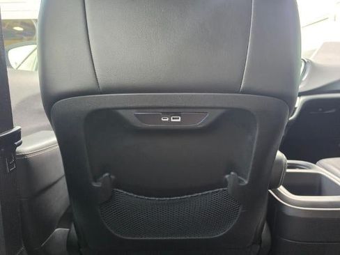 Used 2026 Chrysler Pacifica Select FWD image 26
