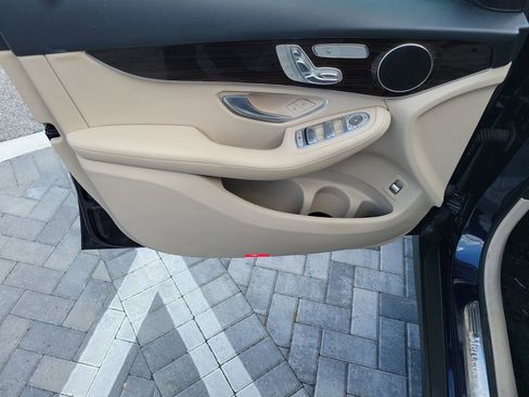 Used 2022 Mercedes-Benz GLC 300 image 23