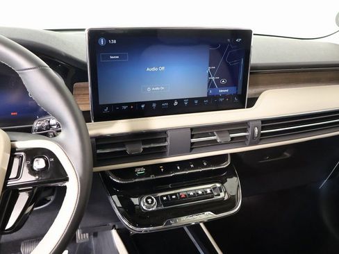New 2026 Lincoln Corsair Reserve FWD image 5
