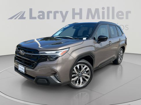 Certified 2025 Subaru Forester Touring AWD/4WD image 1