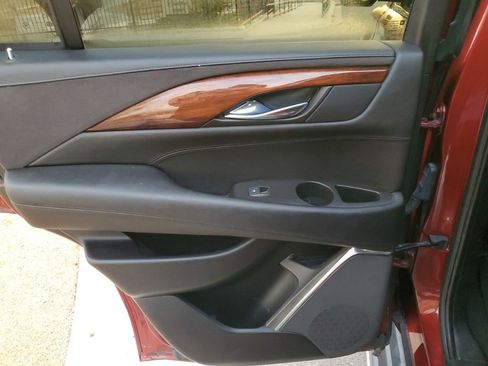 Used 2016 Cadillac Escalade Luxury image 17