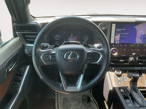 Used 2024 Lexus GX 550 w/ Accessory Package (2T) AWD/4WD image 10