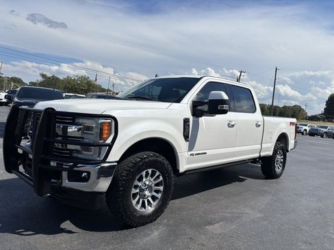 Used 2019 Ford F250 Lariat w/ Lariat Ultimate Package AWD/4WD image 4