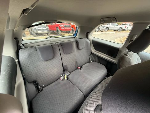 Used 2010 Toyota Yaris 2-Door Hatchback image 17