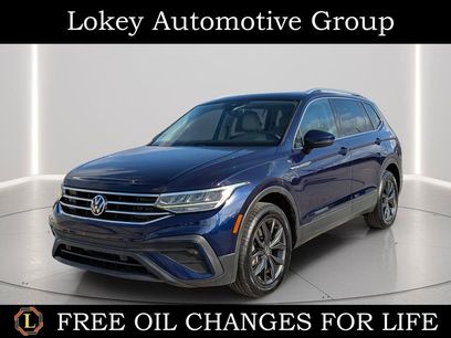 Used 2023 Volkswagen Tiguan SE w/ Panoramic Sunroof Package