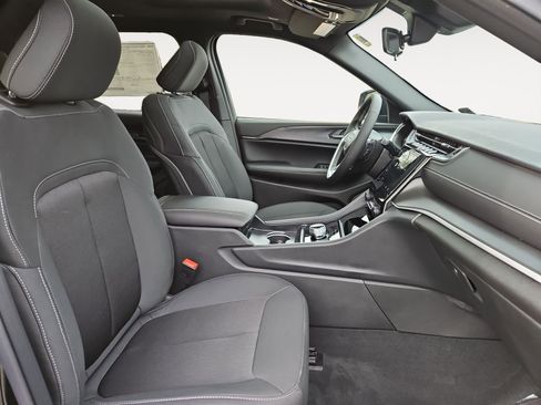 New 2025 Jeep Grand Cherokee L Laredo AWD/4WD image 15