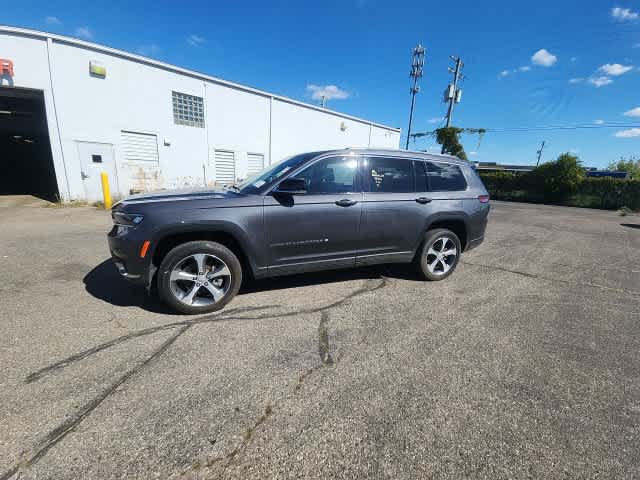Used 2023 Jeep Grand Cherokee L Limited AWD/4WD image 25