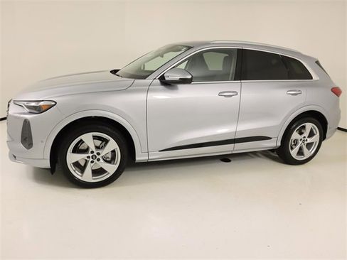 New 2025 Audi Q5 Prestige image 2