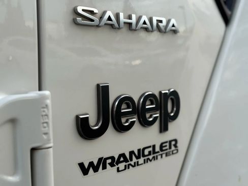 Used 2018 Jeep Wrangler Unlimited Sahara w/ Dual Top Group image 30