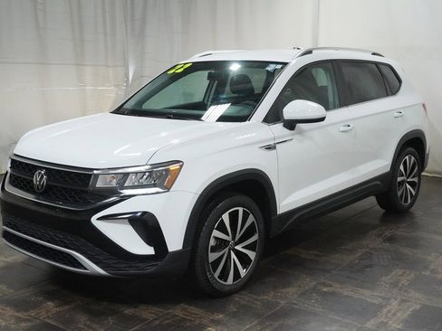 Used 2022 Volkswagen Taos SE image 2