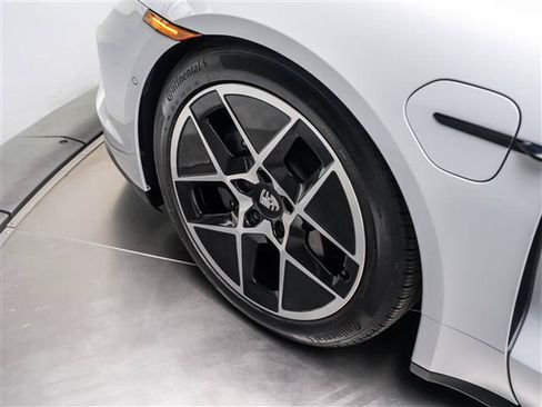 Used 2025 Porsche Taycan RWD image 10