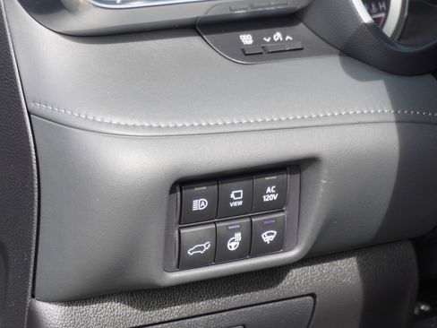 Used 2022 Toyota Highlander Limited image 22