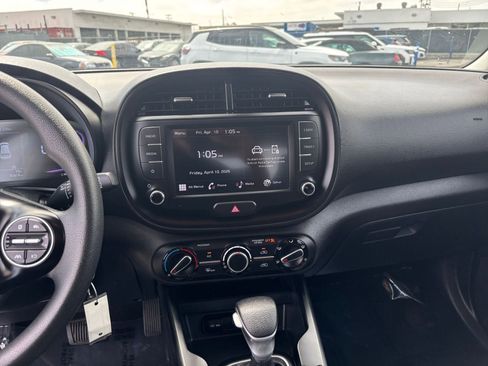 Used 2025 Kia Soul LX w/ LX Technology Package image 17