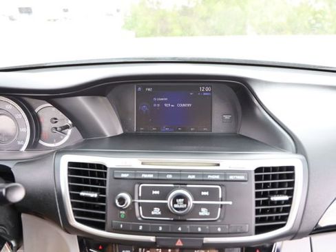 Used 2016 Honda Accord LX image 18