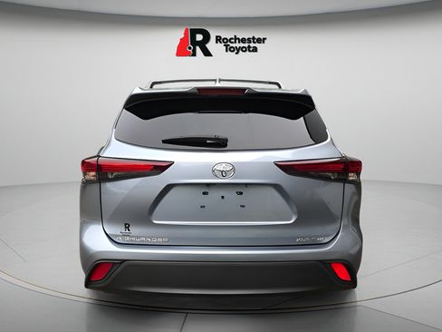 Certified 2024 Toyota Highlander XLE AWD/4WD image 6