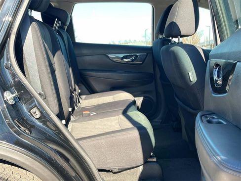 Used 2018 Nissan Rogue S image 22