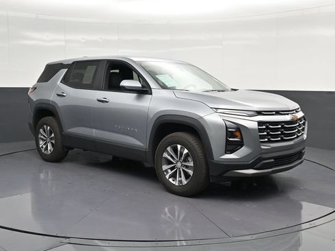 Used 2026 Chevrolet Equinox LT FWD image 5