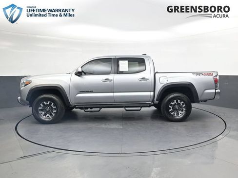 Used 2023 Toyota Tacoma TRD Off-Road w/ Black Out Package (TMS) AWD/4WD image 9