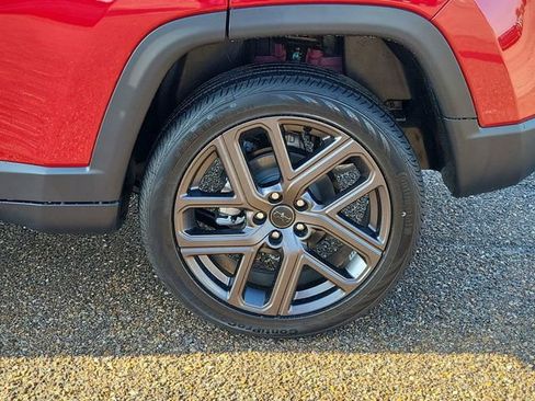 New 2026 Jeep Compass Latitude image 18