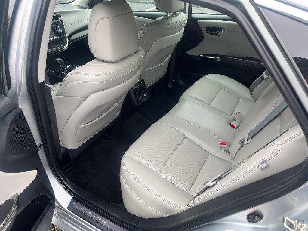 Used 2016 Toyota Avalon Limited FWD image 10