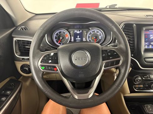 Used 2020 Jeep Cherokee Latitude w/ Advanced Safety Group FWD image 15