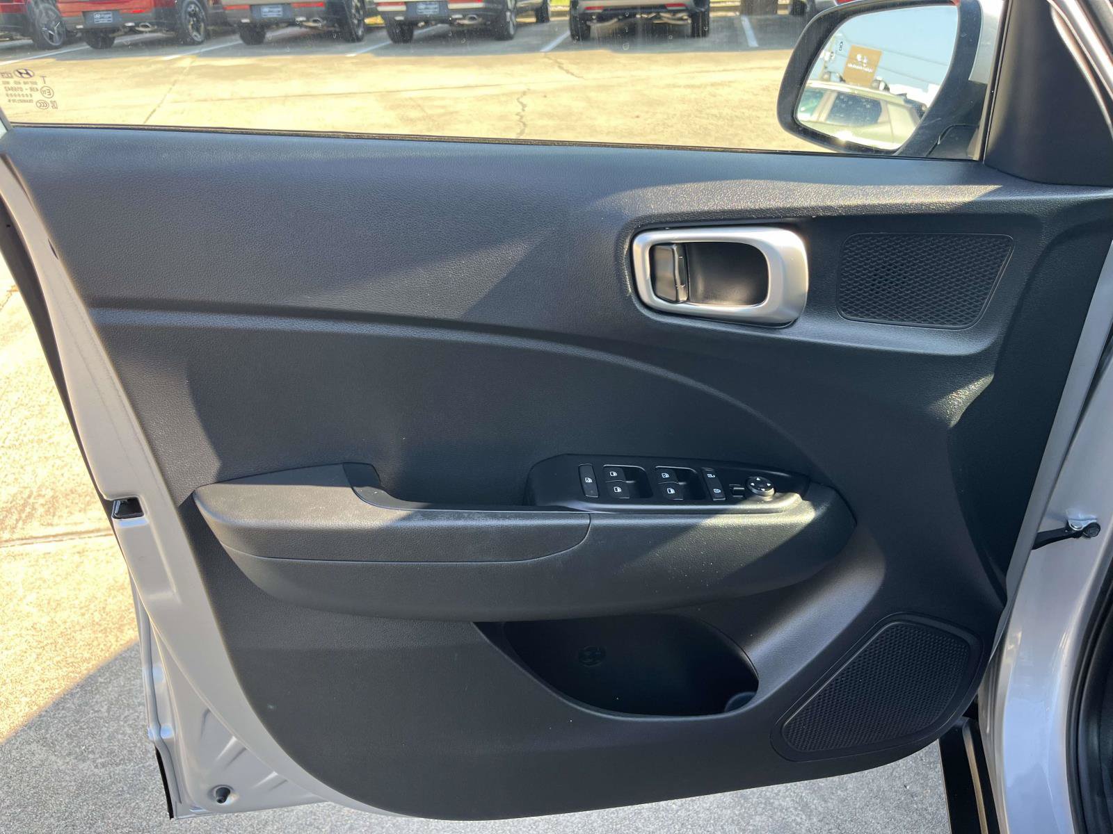 Certified 2022 Hyundai Venue SEL FWD image 12