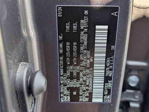 Used 2024 Toyota Highlander LE image 34