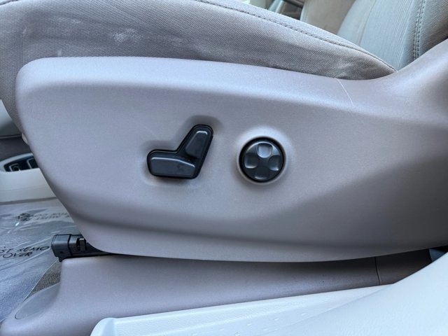 Used 2018 Chrysler Pacifica Touring Plus w/ Tire & Wheel Group FWD image 16