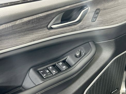 Used 2023 Jeep Grand Cherokee Limited w/ Black Appearance Package image 18