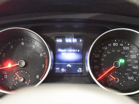 Used 2021 Volkswagen Tiguan SE w/ Panoramic Sunroof Package image 21