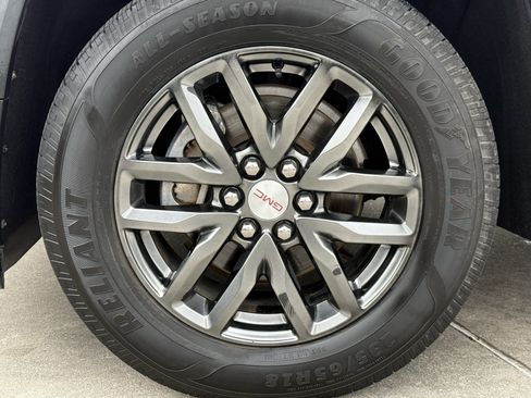 Used 2017 GMC Acadia SLT image 12