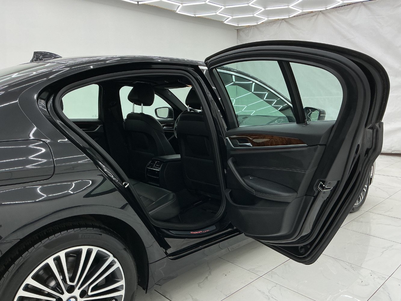 Used 2017 BMW 530i xDrive AWD/4WD image 23