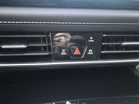 Used 2024 Volkswagen Atlas Cross Sport SE image 13