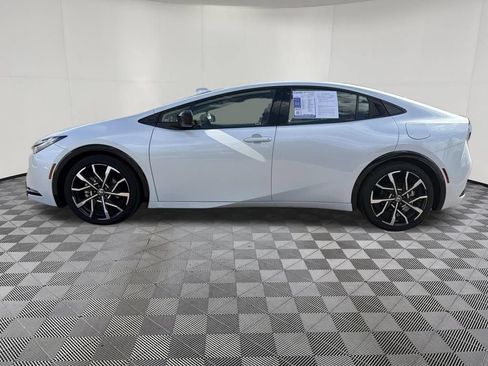 Used 2025 Toyota Prius Plug-In Hybrid FWD image 4