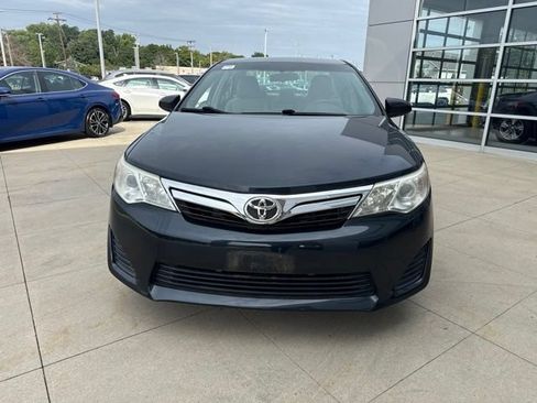Used 2014 Toyota Camry LE FWD image 2