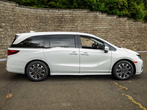 New 2026 Honda Odyssey Elite image 3