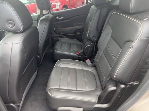 Used 2023 GMC Acadia Denali w/ Denali Ultimate Package FWD image 12