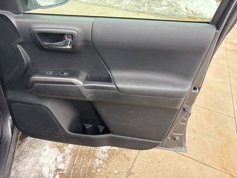 Used 2023 Toyota Tacoma TRD Off-Road image 33