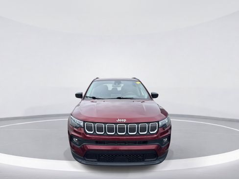 Used 2022 Jeep Compass Latitude image 3