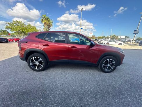 Used 2024 Chevrolet Trax RS FWD image 5